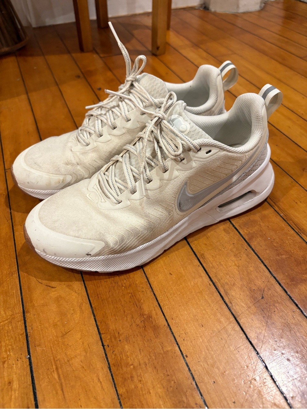 Nike Men's Beige and White Air Max Air-Cushioned Sneakers size 9
